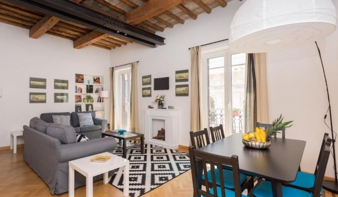 Trevi Fountain Luxury Apartment