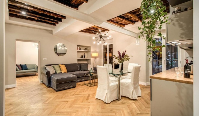 Trevi Fountain Superior 3 bdr apartment