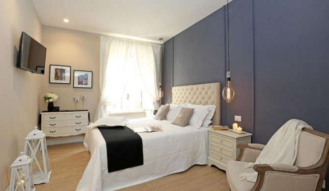 Via della Vite 4th floor Apartment