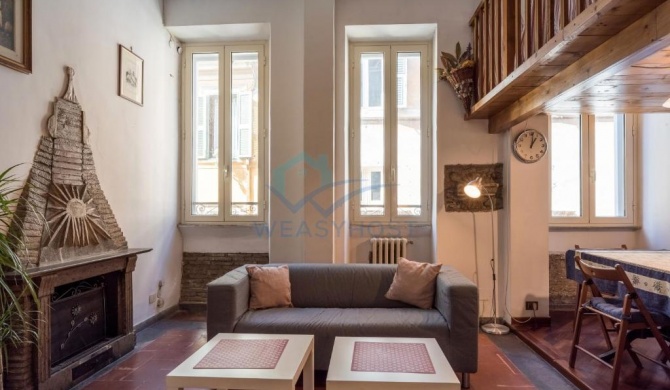 Warm nest in the old building of Piazza Navona