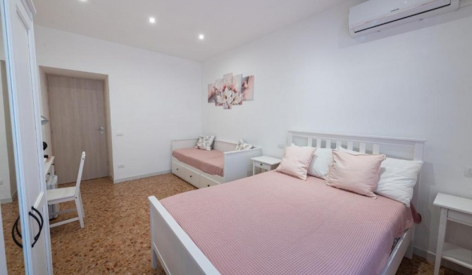 Casa Rosa Beige e Blu