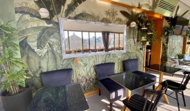 Hotel Tritone
