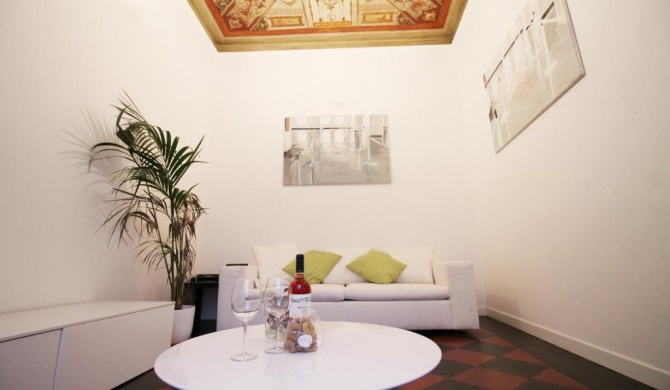Spanish Steps Art Apartment