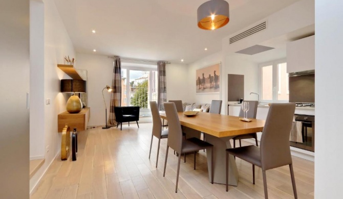 Spanish Steps Luxury Apartment in Spanish Square