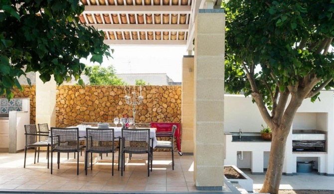 Composed by spacious and elegant see view suites with garden