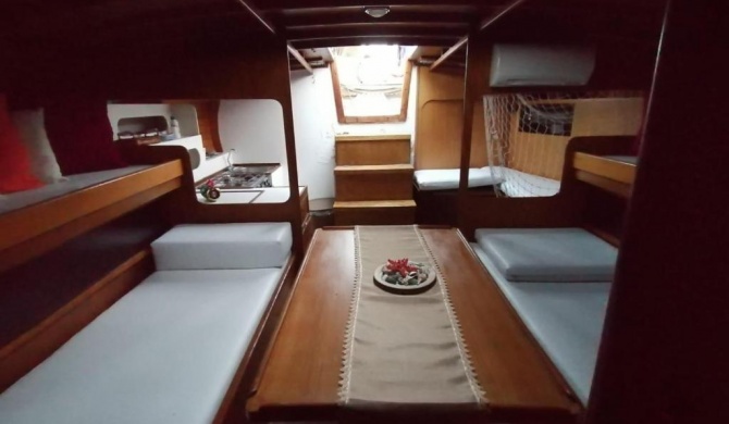 Etesia B&B sailboat
