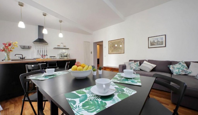 Sweet home near colosseo
