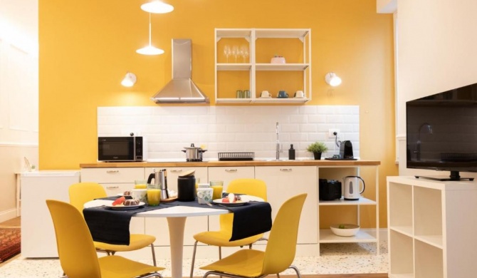 The Best Rent - Colorful one-bedroom apartment in San Giovanni district