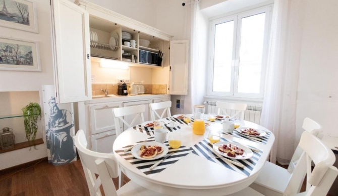 The Best Rent - Three-bedroom apartment close to Colosseo