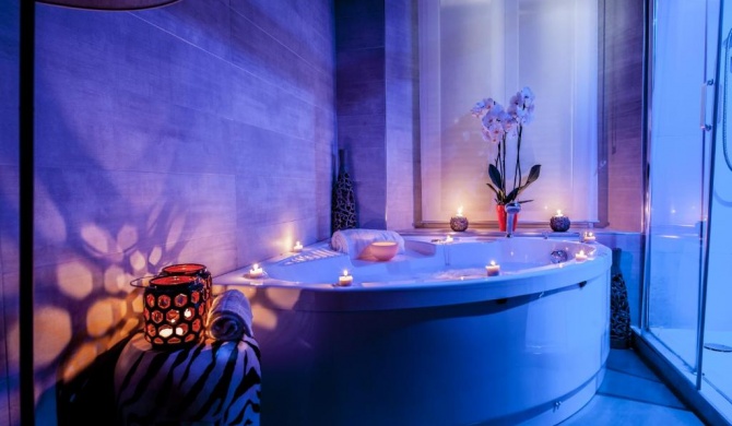 Town House Spagna- luxury Rooms with Jacuzzi Bath